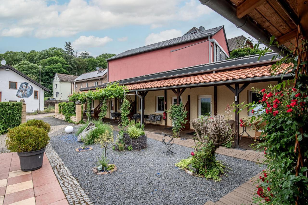 Land-Hotel Zum Schwan, Garni Weilerswist-Metternich, 3 E-Ladestationen, Naehe Phantasialand, Palmenparadies Euskirchen 외부 사진
