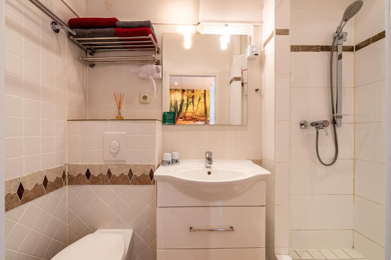 Land-Hotel Zum Schwan, Garni Weilerswist-Metternich, 3 E-Ladestationen, Naehe Phantasialand, Palmenparadies Euskirchen 외부 사진