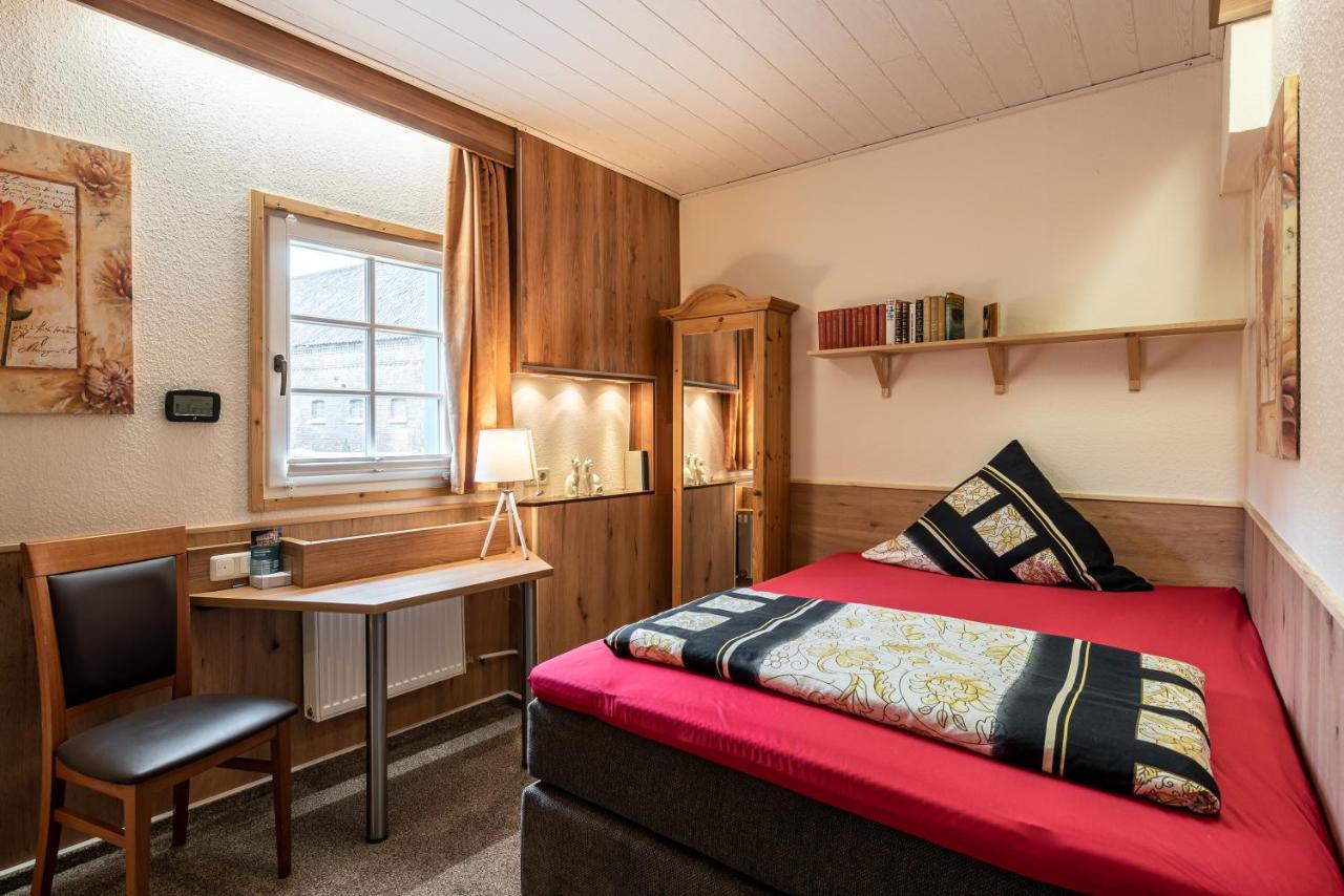 Land-Hotel Zum Schwan, Garni Weilerswist-Metternich, 3 E-Ladestationen, Naehe Phantasialand, Palmenparadies Euskirchen 외부 사진