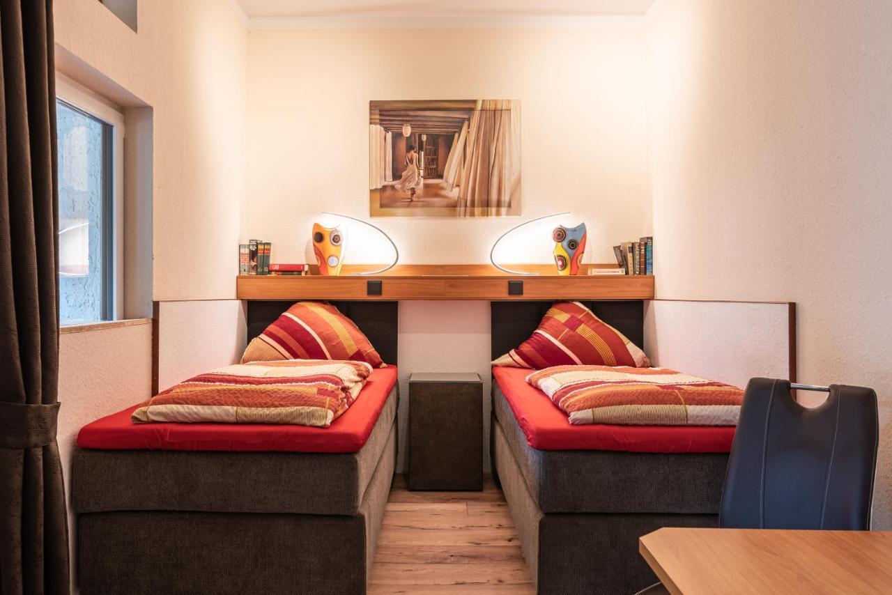 Land-Hotel Zum Schwan, Garni Weilerswist-Metternich, 3 E-Ladestationen, Naehe Phantasialand, Palmenparadies Euskirchen 외부 사진