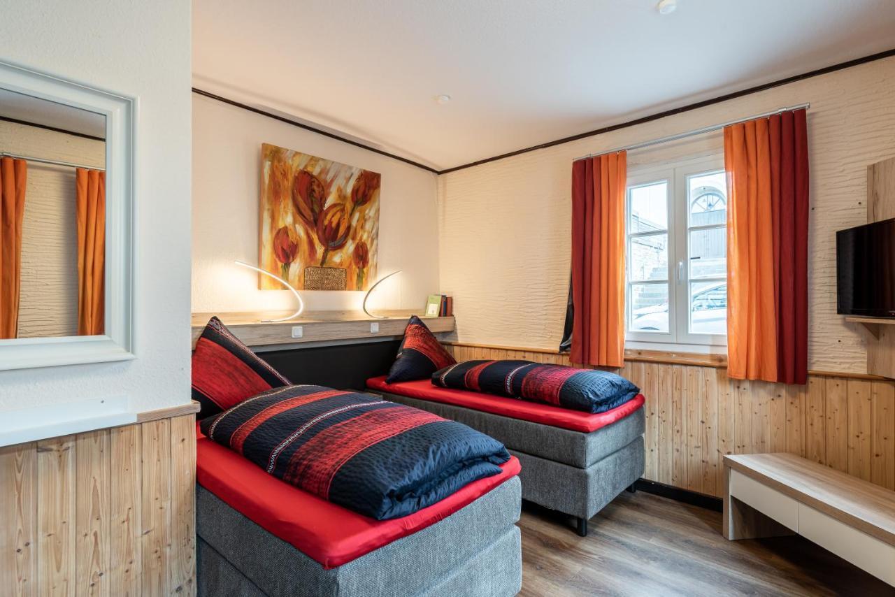 Land-Hotel Zum Schwan, Garni Weilerswist-Metternich, 3 E-Ladestationen, Naehe Phantasialand, Palmenparadies Euskirchen 외부 사진