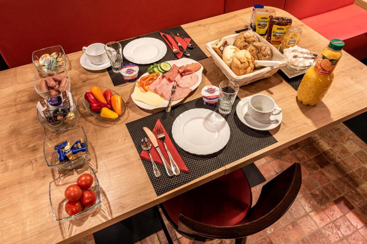 Land-Hotel Zum Schwan, Garni Weilerswist-Metternich, 3 E-Ladestationen, Naehe Phantasialand, Palmenparadies Euskirchen 외부 사진
