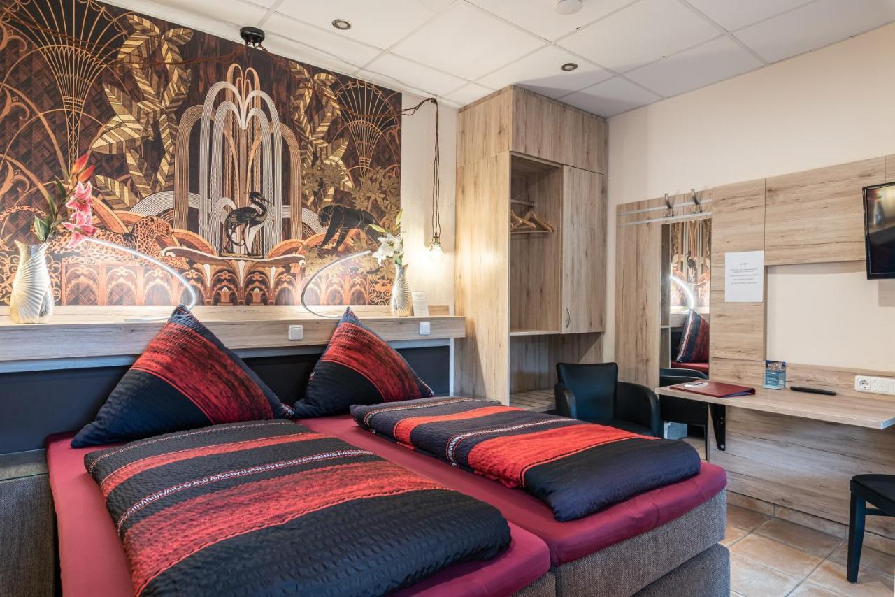 Land-Hotel Zum Schwan, Garni Weilerswist-Metternich, 3 E-Ladestationen, Naehe Phantasialand, Palmenparadies Euskirchen 외부 사진