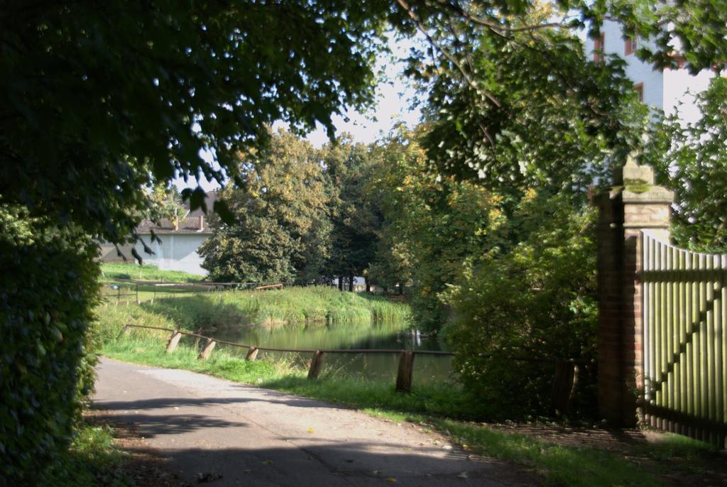 Land-Hotel Zum Schwan, Garni Weilerswist-Metternich, 3 E-Ladestationen, Naehe Phantasialand, Palmenparadies Euskirchen 외부 사진